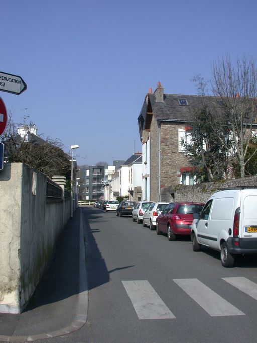 Vue vers le nord de la rue.