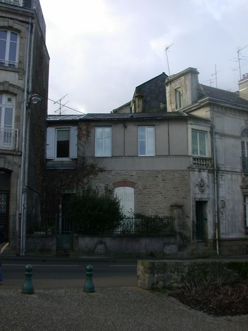 Vue générale sur la rue.