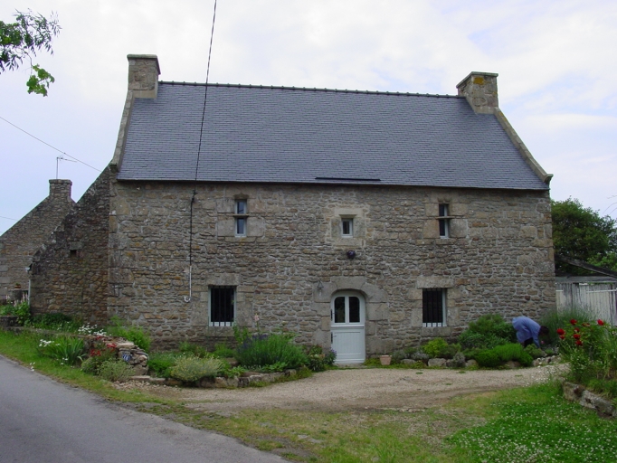 Maison du 16e siècle, étudiée (C 1278). ; Vue générale ; Kervoine, maison du 16e siècle, étudiée (C 1278).