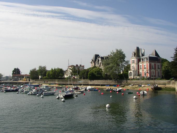 Vue générale de l'espace portuaire et défensif de Kernevel ; Le Château des Sardines ; Le Château des Sardines ; Le Château des Sardines