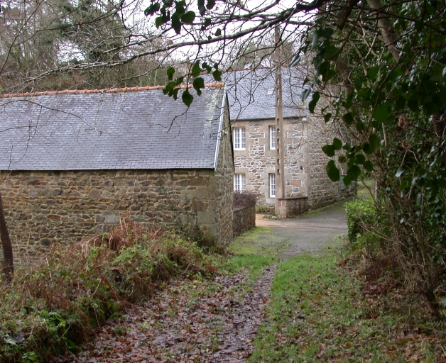 Vue générale ; Perros-Guirec, l'ancien moulin à eau de Kerguinien (3ème quart du 19ème siècle)