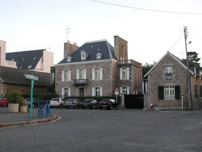 Vue des ateliers et de l'ancienne maison de l'armateur Verry-Carfantan à Binic
