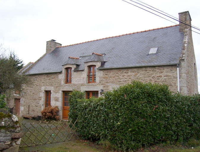 Vue générale ; Saint-Jacut-de-la-Mer, la Ville-ès-Macons. Maison (1849)
