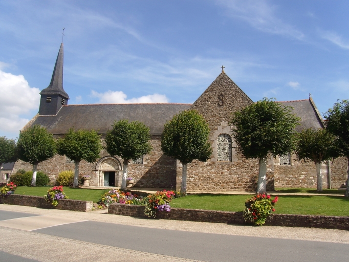Vue générale, élévation sud ; Créhen, le bourg. L'église paroissiale (limite 11ème siècle 12ème siècle et 19ème siècle)
