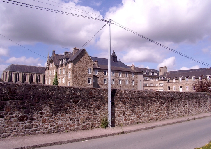 Vue générale (3ème quart et 4ème quart du 19ème siècle) ; Créhen, le bourg. Pensionnat de la congrégation des Filles de la Divine Providence (3ème et 4ème quart du 19ème siècle, 1er et 3ème quart du 20ème siècle)