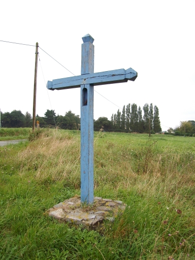 Vue générale ; Créhen, l'Arthurais. Croix de chemin (20ème siècle)