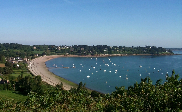 Ploubazlanec. Vue générale de la baie de Launay ; Vue générale de la baie de Launay