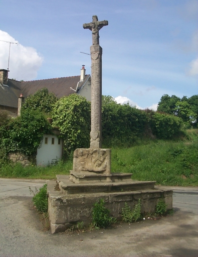Vue générale ; Ploubazlanec, Kerroc'h. Calvaire Cornic (1715)