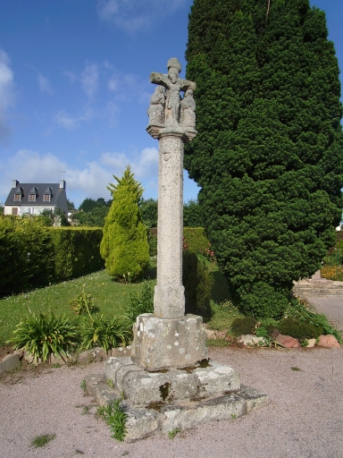 Ploubazlanec, Loguivy-de-la-Mer. Calvaire (17ème siècle) ; Vue générale ; Ploubazlanec, Loguivy-de-la-Mer. Calvaire (17ème siècle)