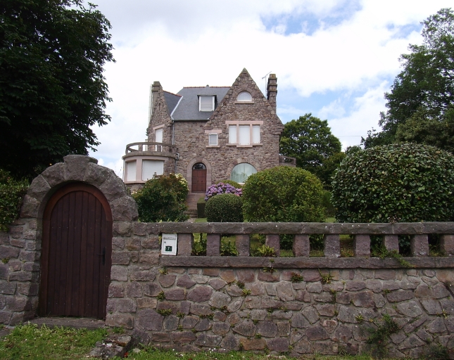 Vue générale ; Ploubazlanec, maison (2ème quart du 20ème siècle)