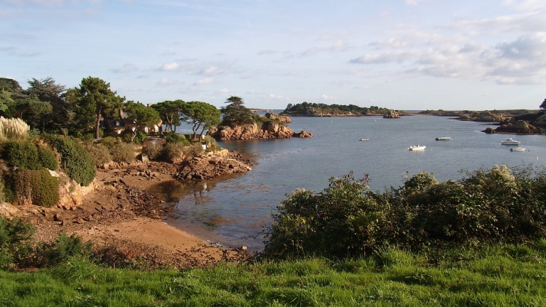 Bréhat, vue panoramique de la Chambre, de la pointe de Beg-an-Amis, de l'île Lavrec et d'une partie de l'île Logodec