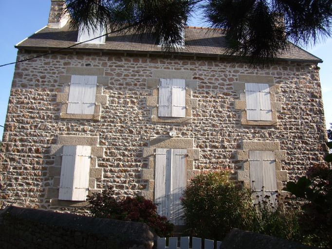 Vue générale (façade antérieure)