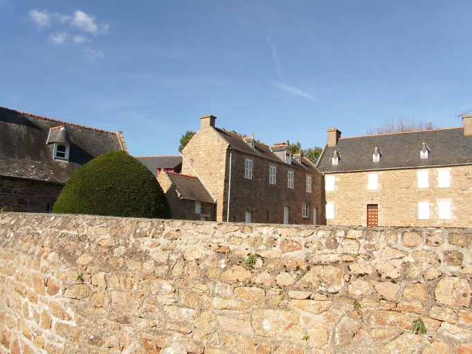 Vue générale ; Ile-de-Bréhat, le Port-Clos. Maison dite Ty Coz (1749)