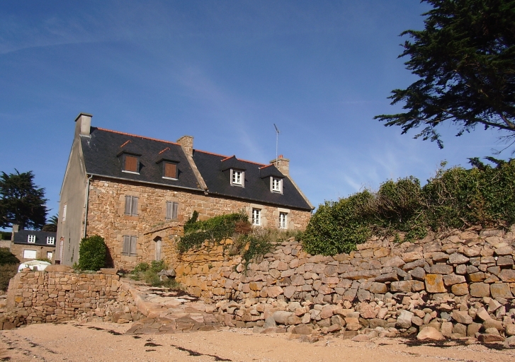 Vue générale ; Ile-de-Bréhat, Nod-Goven. Maison (18ème siècle)