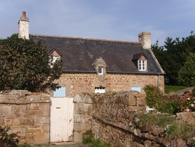 Vue générale (façade antérieure) ; Ile-de-Bréhat, Kerangoff. Maison (1734)