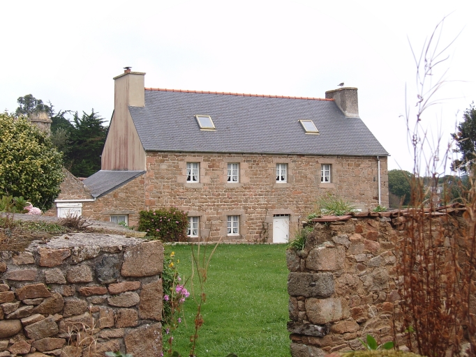 Vue générale (façade antérieure) ; Ile-de-Bréhat, Kerano. Maison (18ème siècle ?)