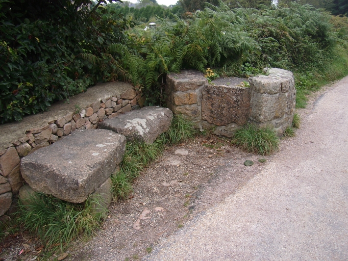 Vue générale ; Bréhat, Pont-ar-Prad. Puits