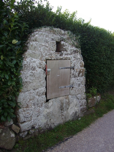 Vue générale ; Bréhat, vers Kermiquel. Puits