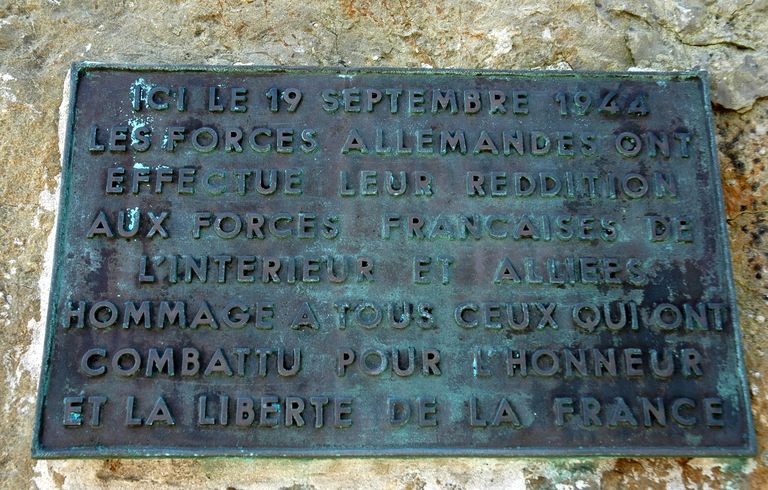 Roscanvel : monument aux combattants de la Seconde Guerre Mondiale de la pointe des Capucins