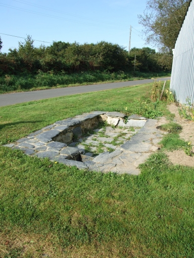 1. Lavoir du village, 19e siècle. Section D1 non cadastré. Vue générale est. Etat en 2007 ; Vue générale est ; Botcador. Lavoir du village, 19e siècle. Vue générale est. Section D1 non cadastré 