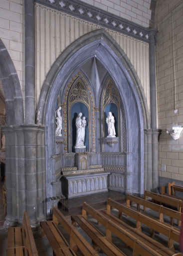 Vue générale de l'autel et retable latéral dit de la Vierge