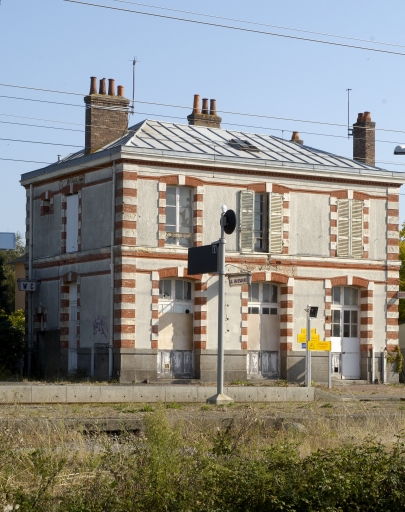 Vue générale ; La gare de La Gouesnière