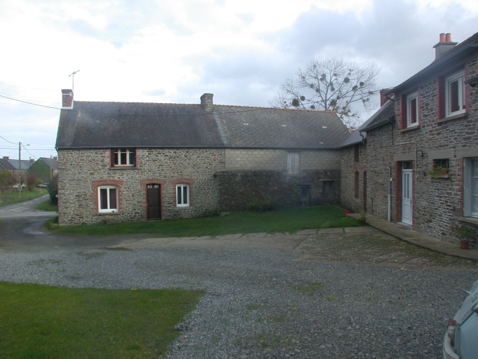 Ensemble de maisons, les Cours (Lillemer)