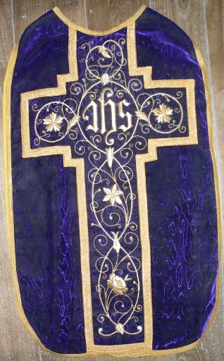 Ornement violet : chasuble