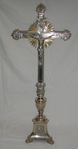 Vue générale : croix d'autel