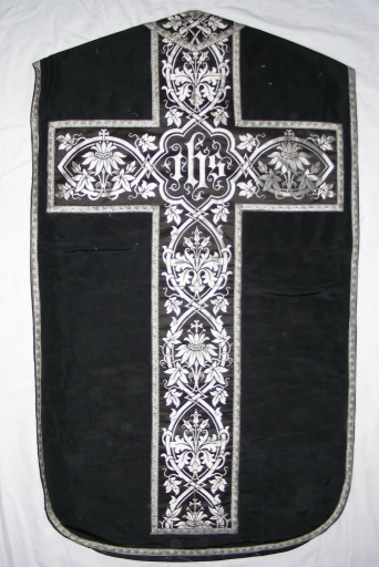 Ornement noir : chasuble