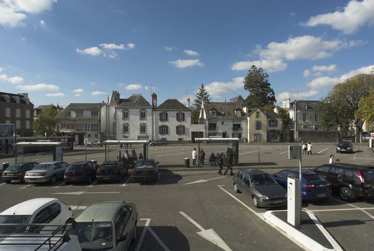 Vue de situation depuis la place ; Vue de situation depuis la place. ; Vue de situation depuis la place. ; Vue générale vers l'ouest. ; Vue de situation depuis la place.