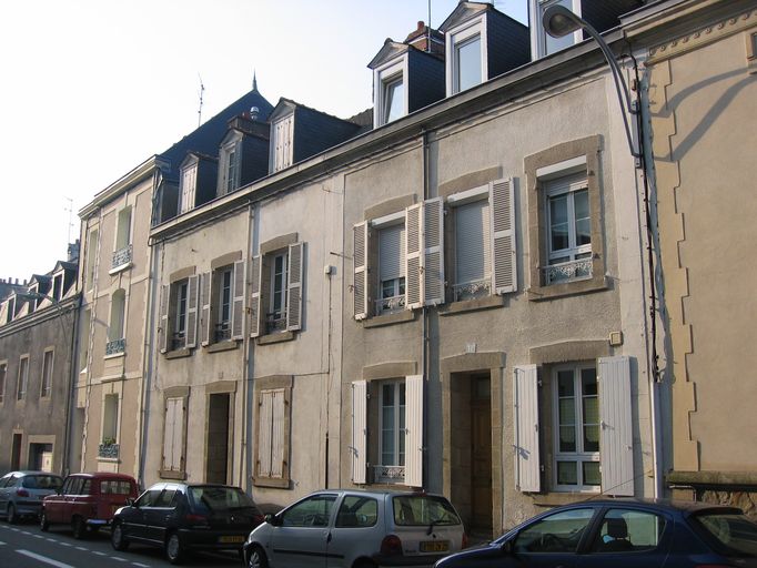 Vue générale sur rue.