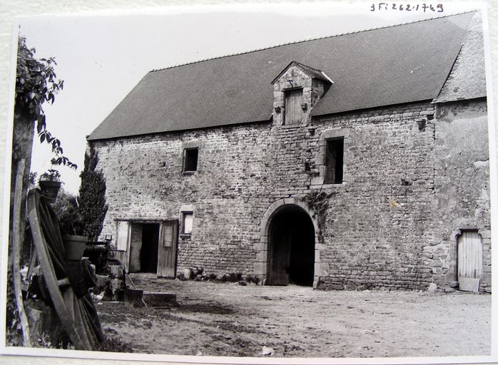 Vue du bâtiment ouest, vers 1970. Cliché Thomas-Lacroix. AD Morbihan 3 Fi 262/749.