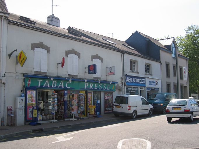 Vue générale. ; Vue de l'extrémité ouest de la rue, côté sud.