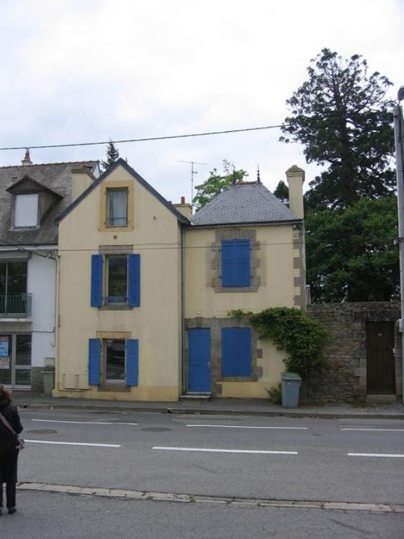 Vue générale sur la place.