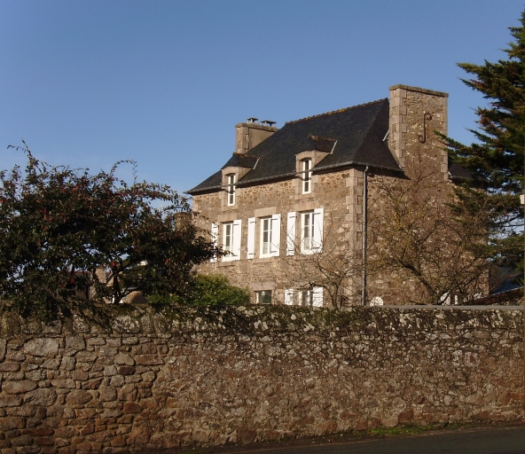 Vue générale ; Lancieux, le bourg. Maison de type ternaire (2ème moitié du 19ème siècle)