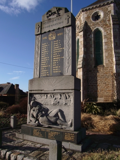 Vue générale (face antérieure) ; Lancieux, le bourg. Monument aux morts (2ème quart du 20ème siècle)