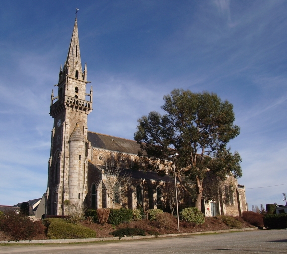 Vue générale sud ; Lancieux, le bourg. Nouvelle église paroissiale (1er quart du 20ème siècle)