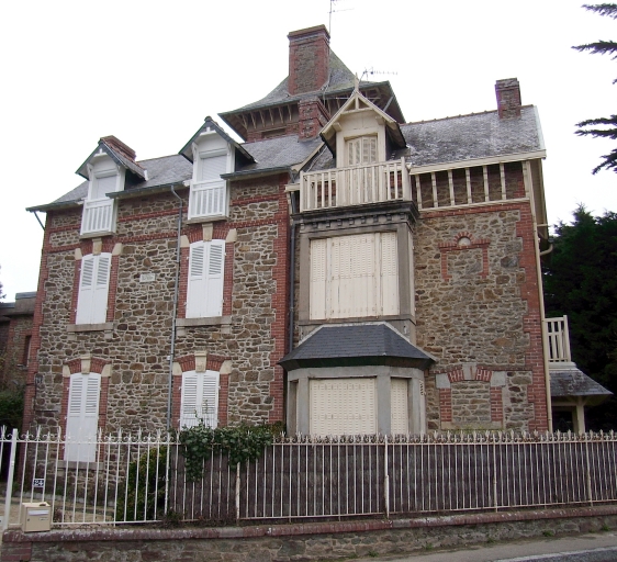 Vue générale ; Lancieux, rue de la Plage. Maisons dites Caprice et Ker Varech (1er quart du 20ème siècle)