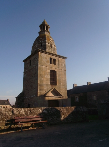 Lancieux, le bourg. Restes de l'ancienne église paroissiale Saint-Cieux (1740) ; Vue générale