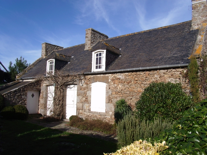 Vue générale (façade antérieure) ; Lancieux, la Buglais. Maison dite la Meunerie (milieu du 19ème siècle)