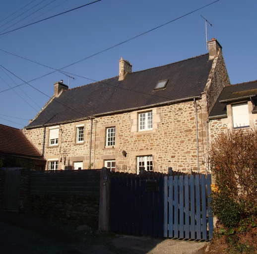 Vue générale (façade antérieure) ; Lancieux, la Mettrie. Maisons (1729)