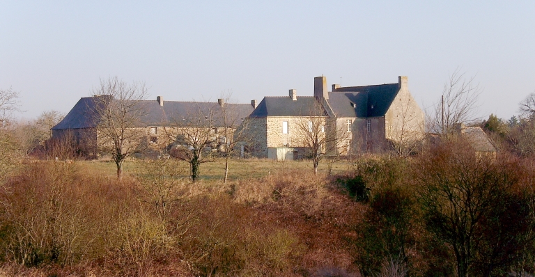 Vue générale ; Lancieux, la Roche. Manoir (18ème siècle)