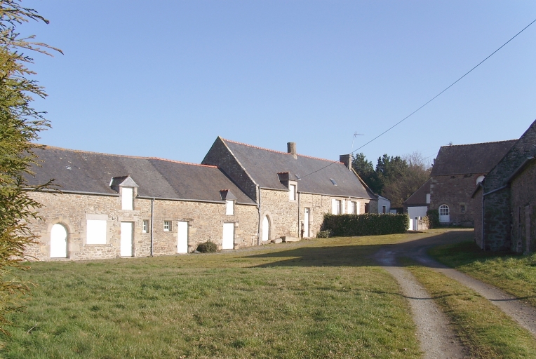Vue générale ; Lancieux, la Touche. Ancien manoir (15ème, 17ème et 19ème siècles)