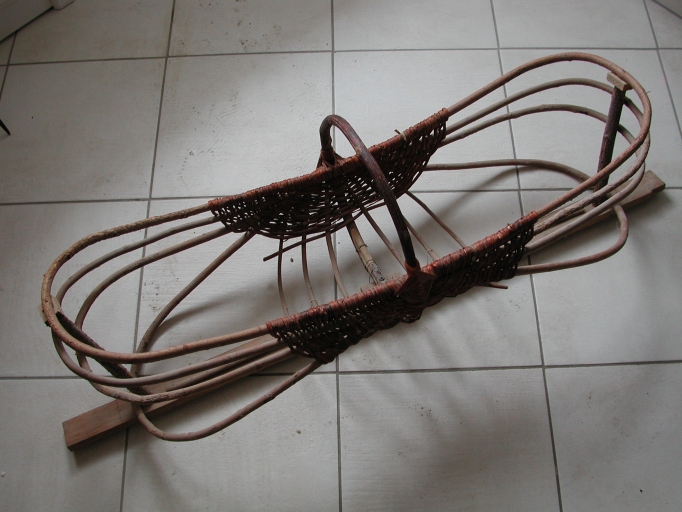 Gabarits d'un panier à maquereaux en cours de réalisation par Alain Paitry