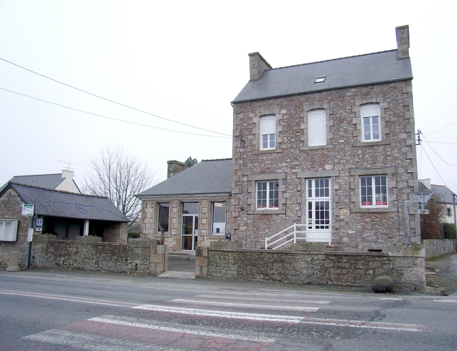 Vue générale (façade antérieure) ; Trégon, les Loges. École communale et mairie (4ème quart du 19ème siècle)