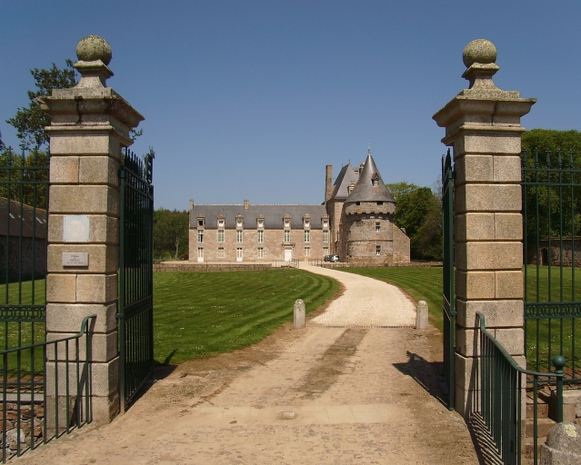 Plouguiel, le château de Keralio (ISMH, 1930) ; Vue générale ; Plouguiel, le château de Keralio (15ème, 17ème et 18ème siècles)