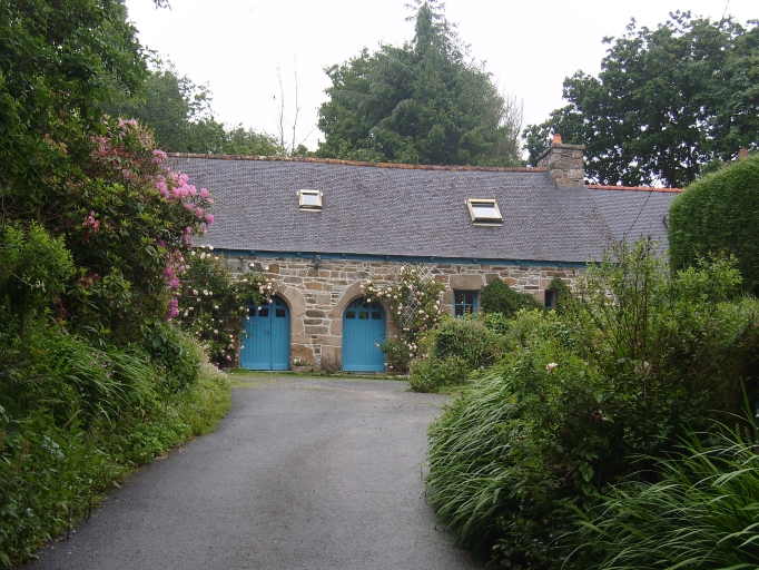 Vue générale ; Plouguiel, Saint-François. Maison (17ème siècle)