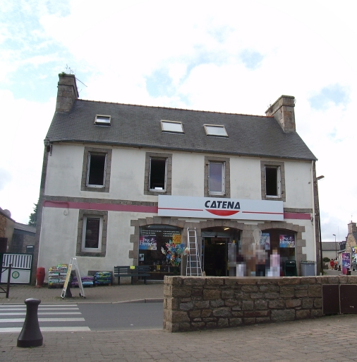 Vue générale ; Penvénan, le bourg. Magasin de commerce (4ème quart du 19ème siècle)