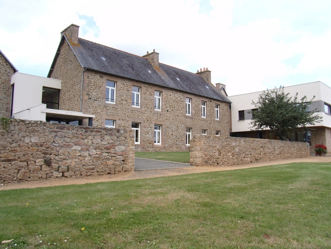 Vue générale ; Penvénan, le bourg. École (1er quart du 20ème siècle)